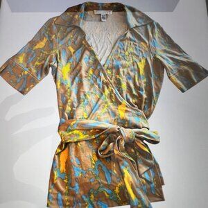Diane Von Furstenberg Vintage Classic 100% Silk Wrap Top Size 8